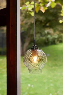BREEN Lampe am Fenster