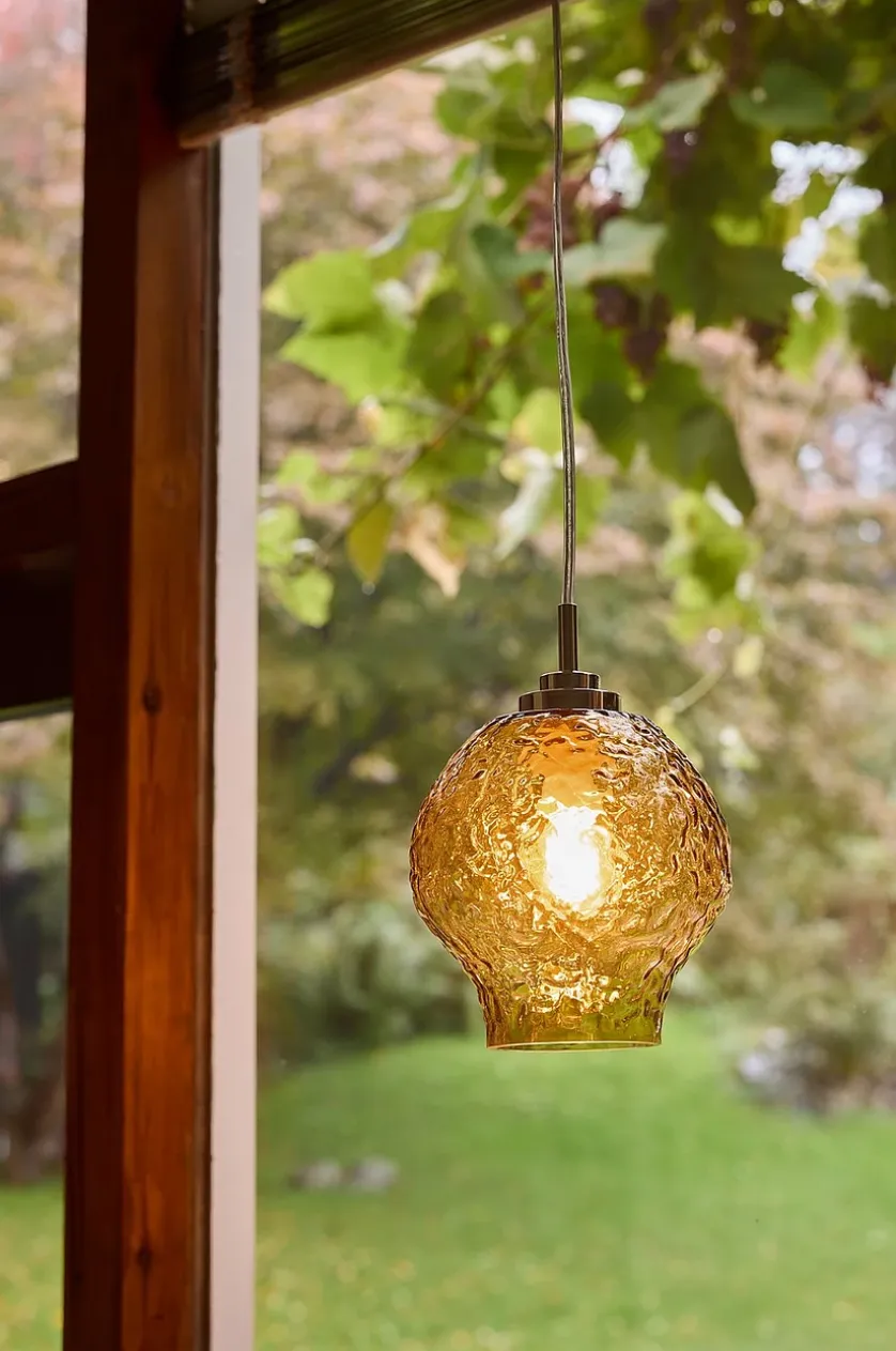 BREEN Lampe am Fenster