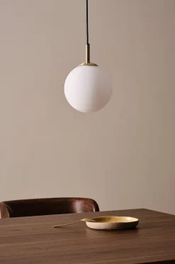 EKMAN Lampe am Fenster