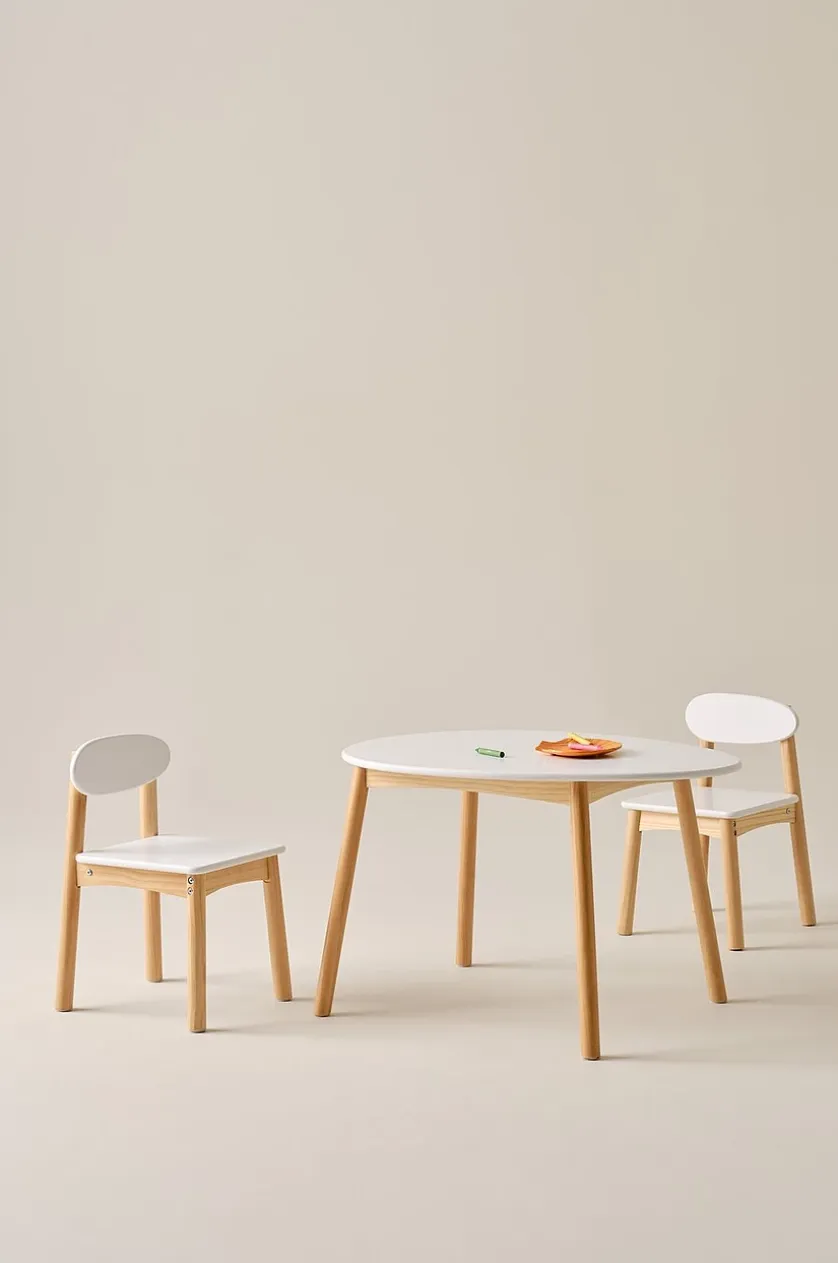 HULTA EGG Kindertisch mit 2 Stühlen