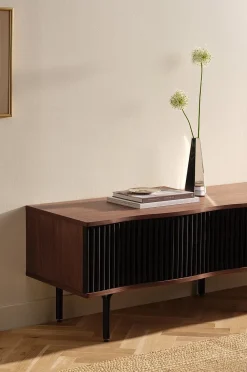 LÖVSTRAND TV-Bank