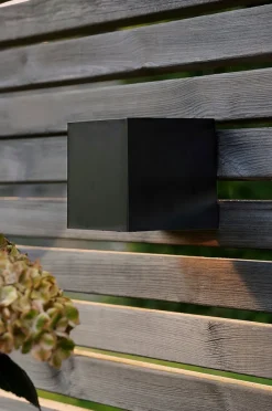 Solarbetriebene Wandleuchte Wally Cube